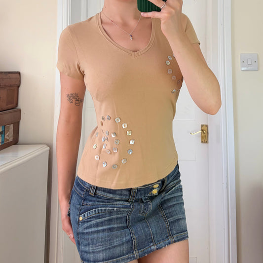 Beige short sleeve tee - mother of pearl buttoned swirls